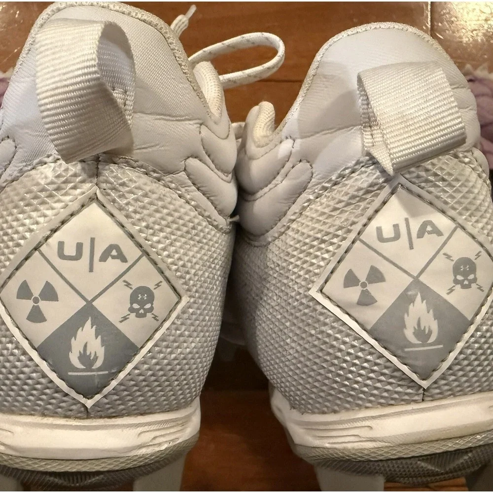 Under Armour Locked Down 3025083- Men White Silver Football Cleats Sz 8.5 EUR 42